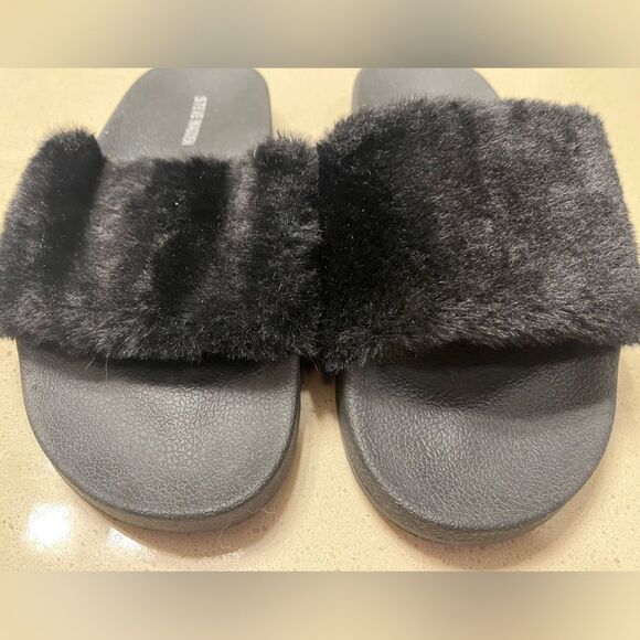 Steve Madden SOFTEY Faux Fur Slides - Picture 4 of 4